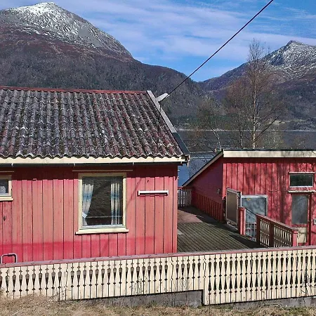 Three-bedroom In Halsanaustan Holiday home Korsnes