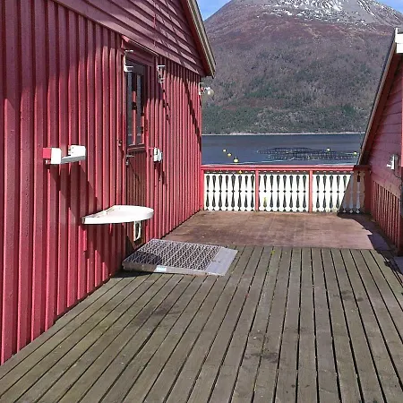 Three-bedroom In Halsanaustan Holiday home