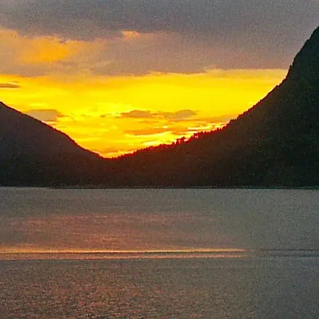 6 Person In Halsanaustan * Korsnes (Trondelag)