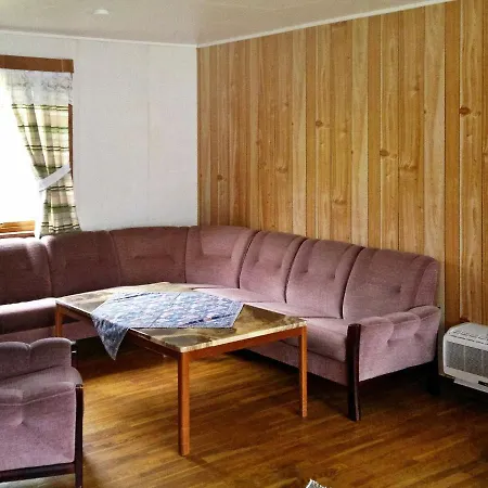 Holiday home Three-bedroom In Halsanaustan Korsnes