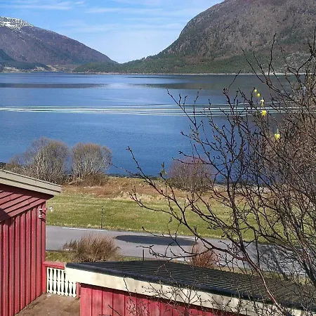 Three-bedroom In Halsanaustan Holiday home Korsnes
