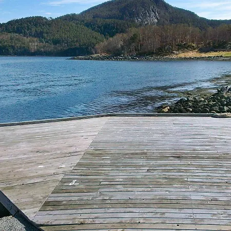Three-bedroom In Halsanaustan Korsnes