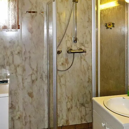 Three-bedroom In Halsanaustan Korsnes