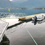 6 Person In Halsanaustan Korsnes (Trondelag)