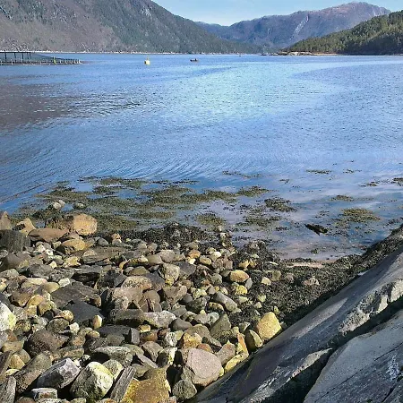 6 Person In Halsanaustan * Korsnes (Trondelag)