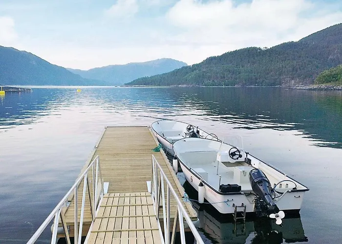 6 Person In Halsanaustan Korsnes