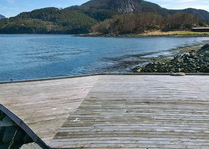 6 Person In Halsanaustan Korsnes