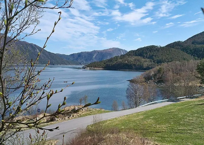 6 Person In Halsanaustan Korsnes